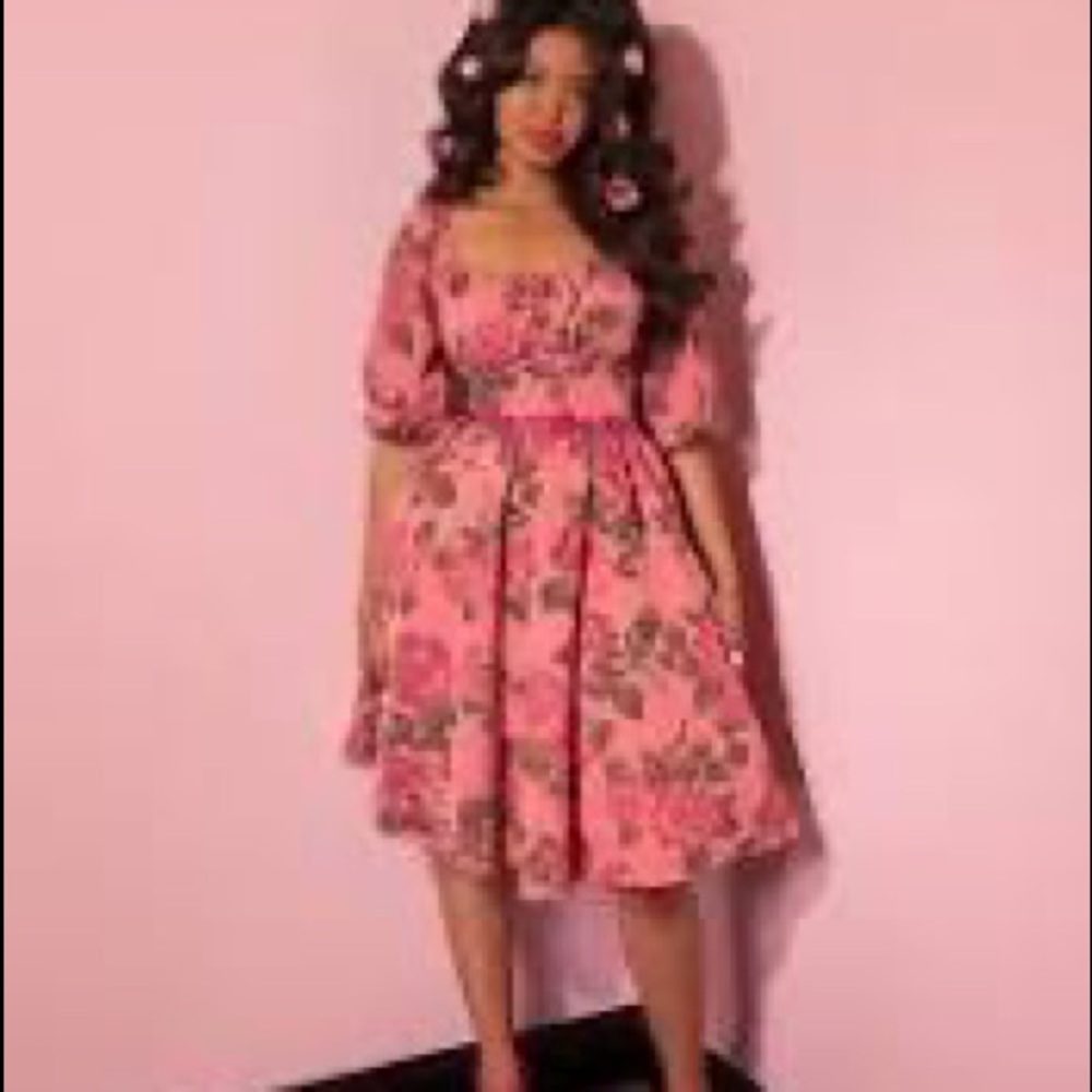 Vixen by Michelins Pitt vacation dress in blush with pink roses.